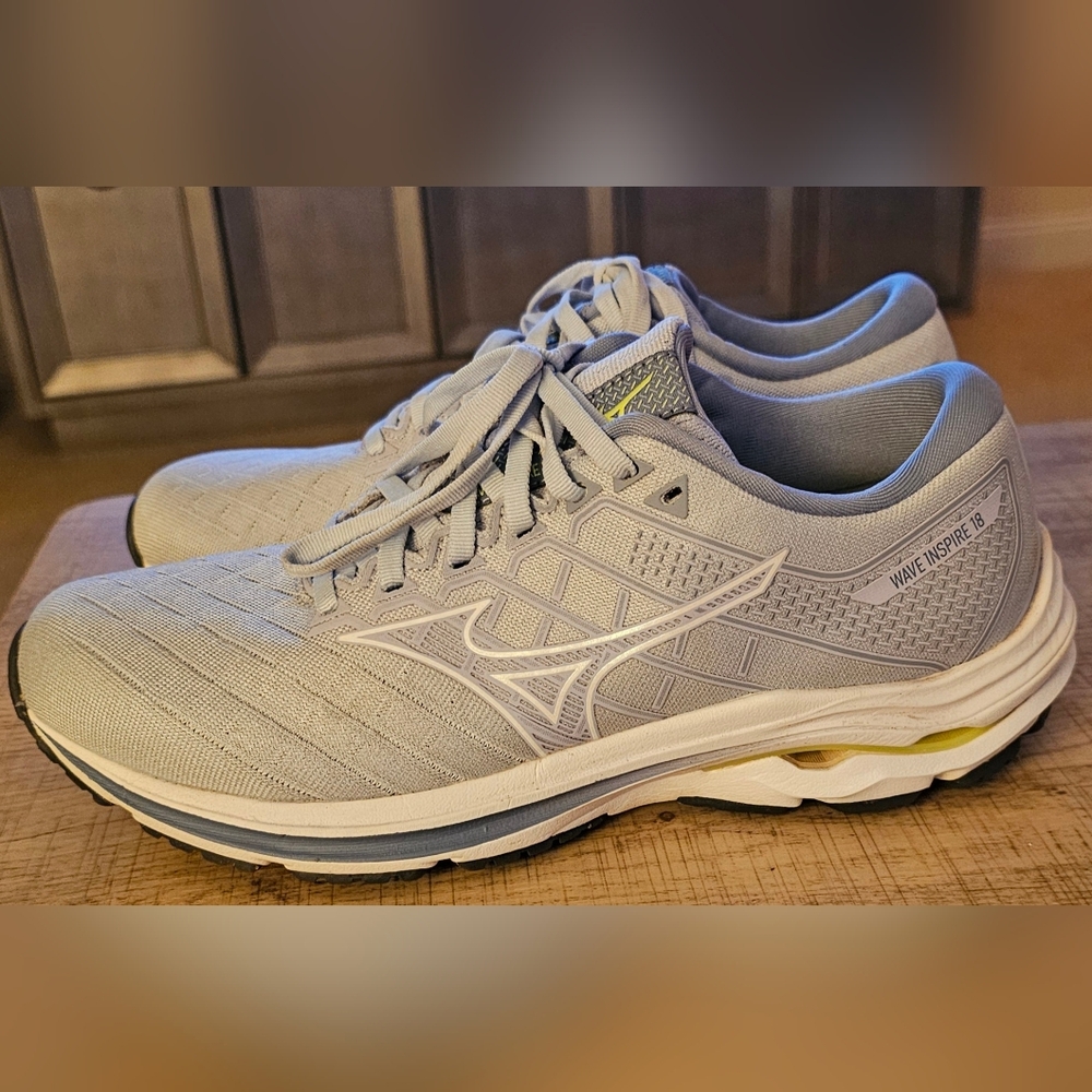 Like New!! Women Mizuno Enerzy (Wave Insire 18) Running/Walking Shoes
